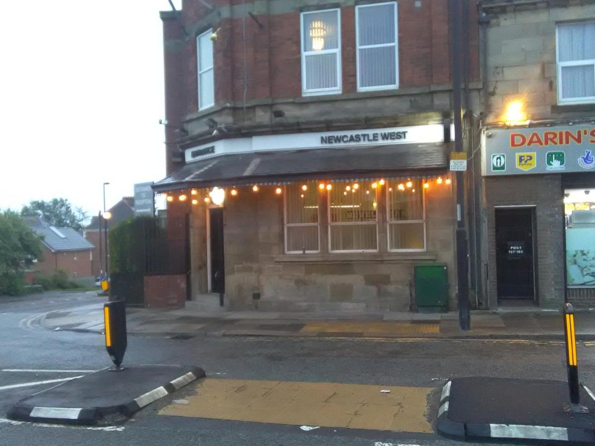 Newcastle West Hotel & Bar المظهر الخارجي الصورة