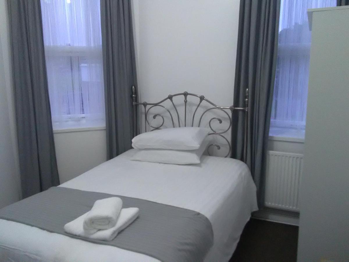 Newcastle West Hotel & Bar المظهر الخارجي الصورة