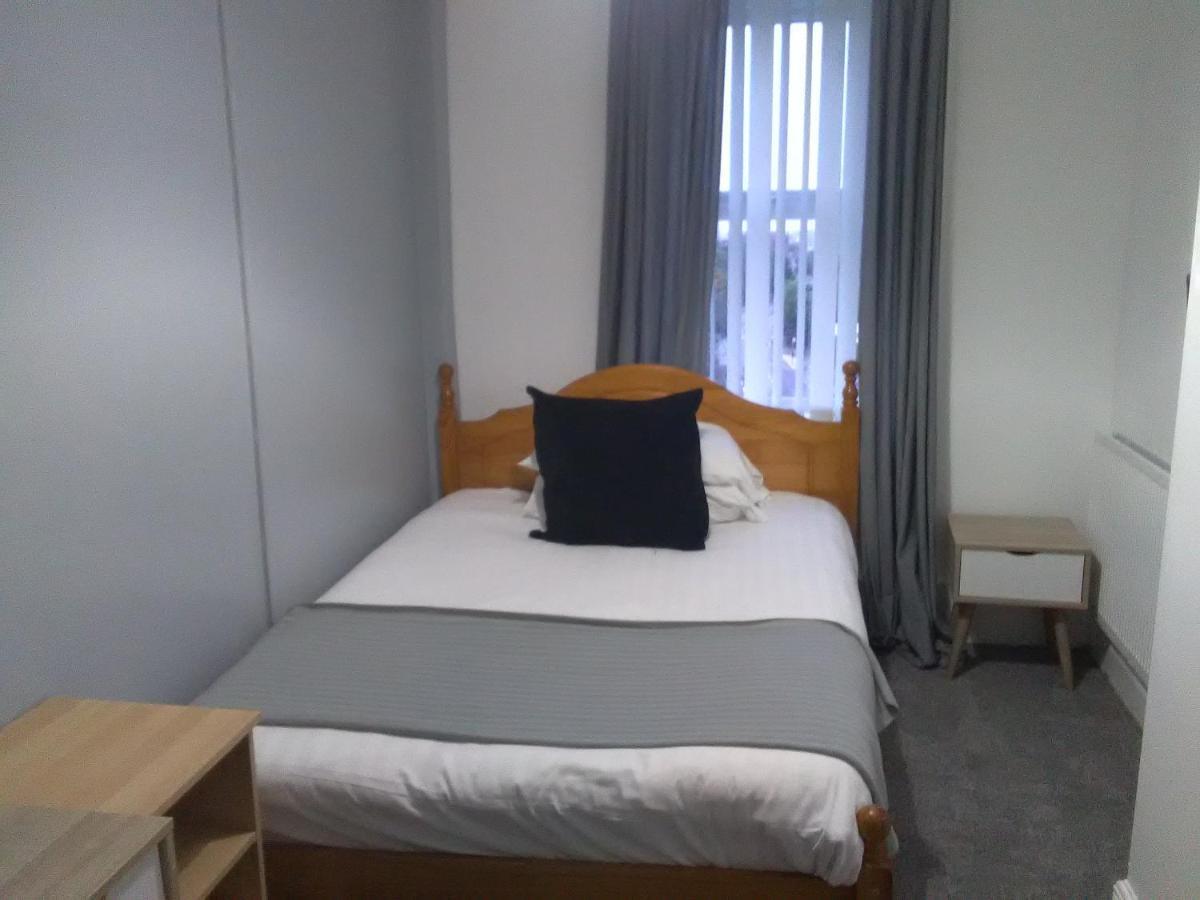 Newcastle West Hotel & Bar الغرفة الصورة