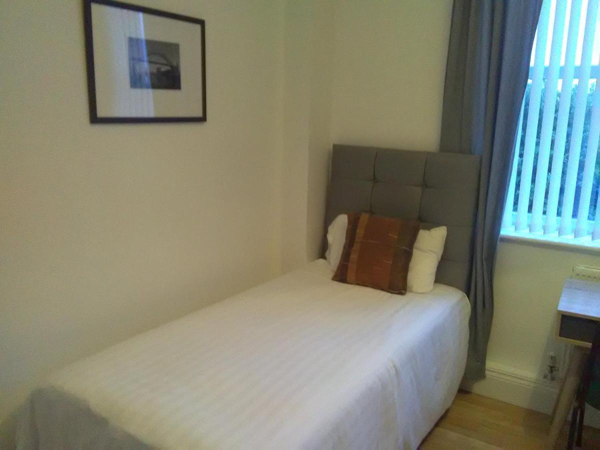 Newcastle West Hotel & Bar المظهر الخارجي الصورة