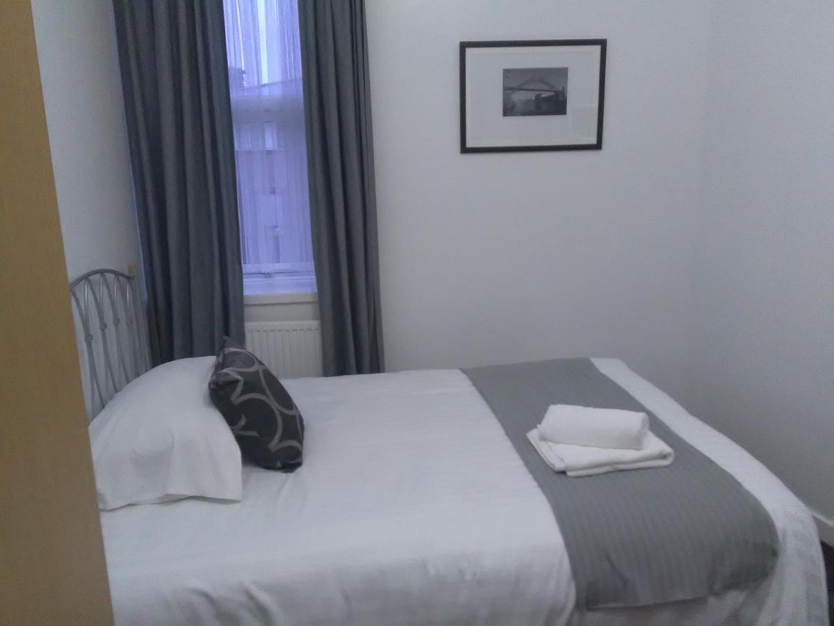 Newcastle West Hotel & Bar المظهر الخارجي الصورة