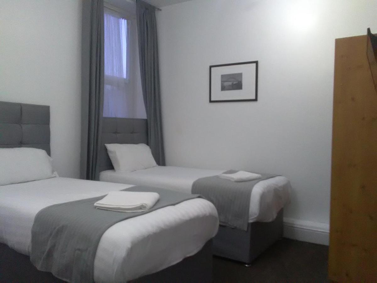 Newcastle West Hotel & Bar الغرفة الصورة