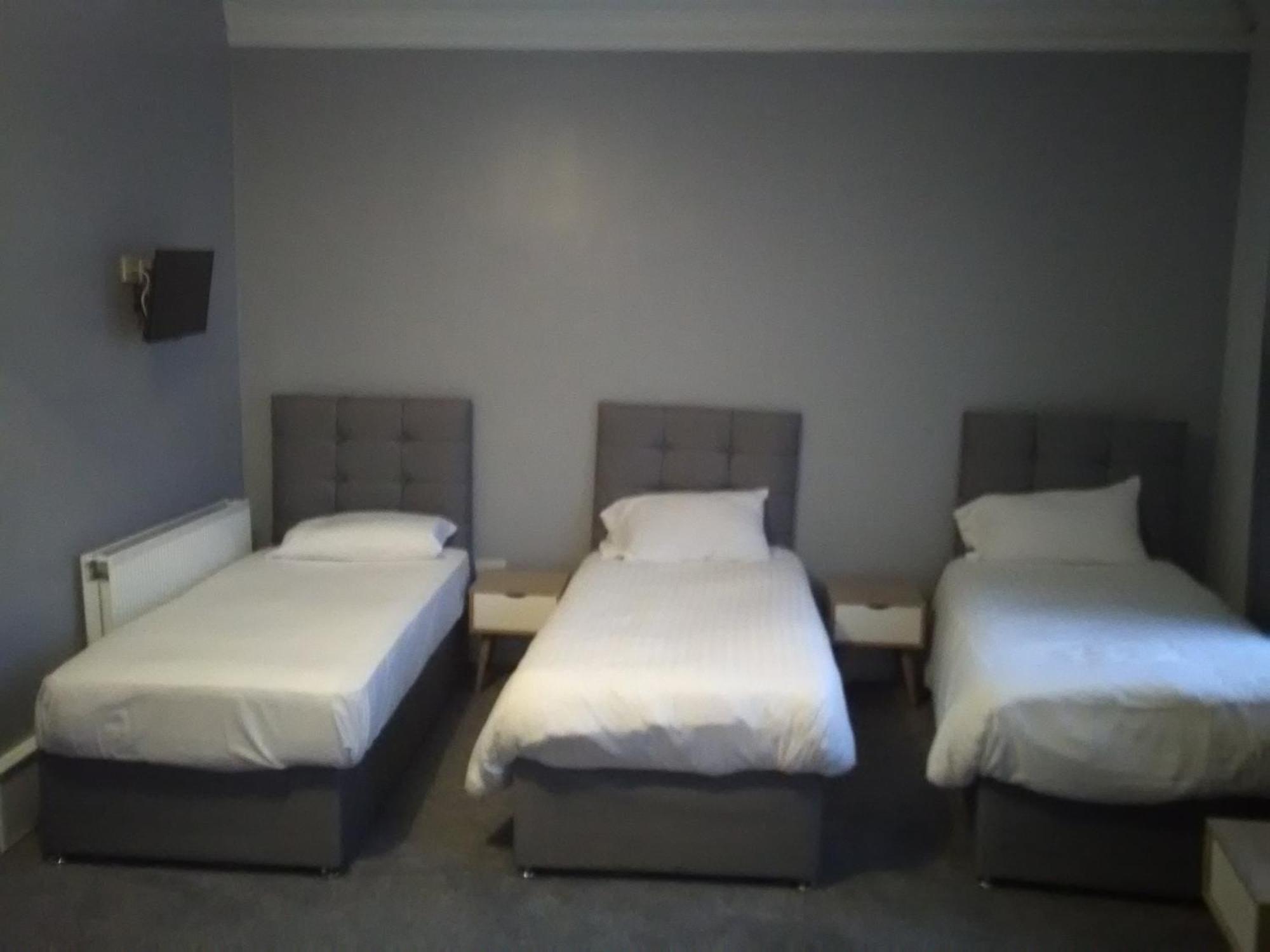 Newcastle West Hotel & Bar الغرفة الصورة