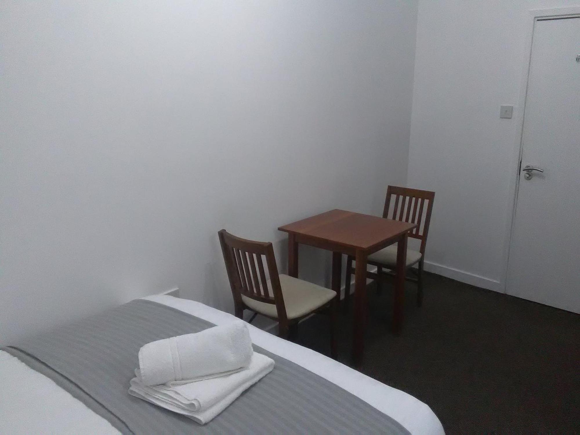 Newcastle West Hotel & Bar الغرفة الصورة