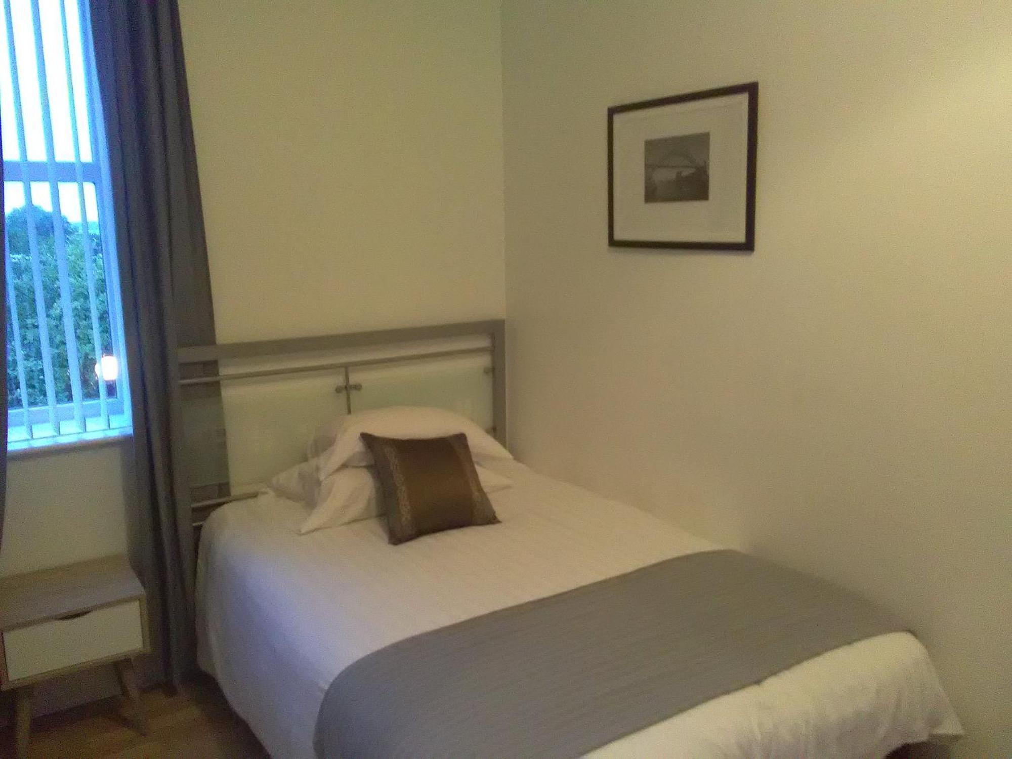 Newcastle West Hotel & Bar الغرفة الصورة
