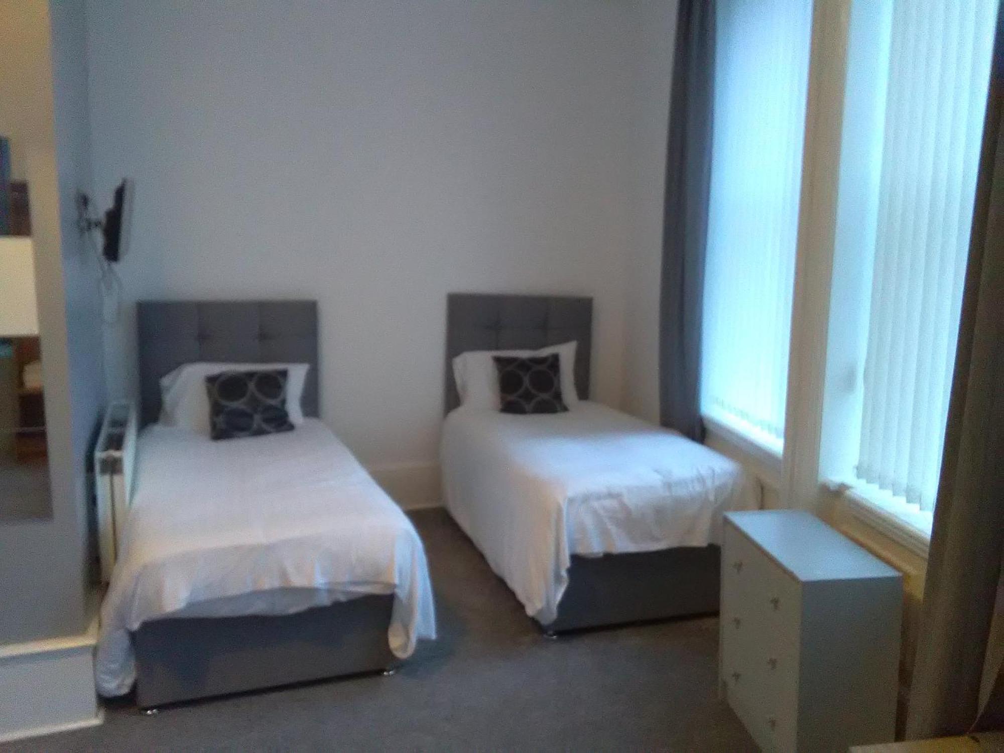 Newcastle West Hotel & Bar الغرفة الصورة