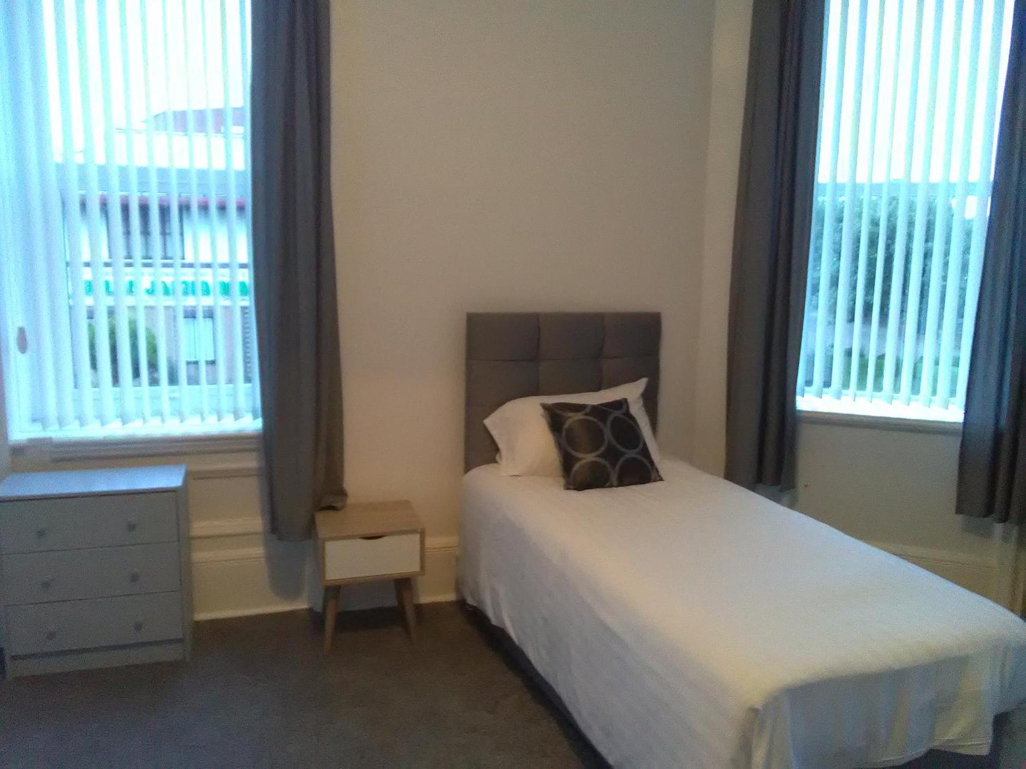 Newcastle West Hotel & Bar الغرفة الصورة