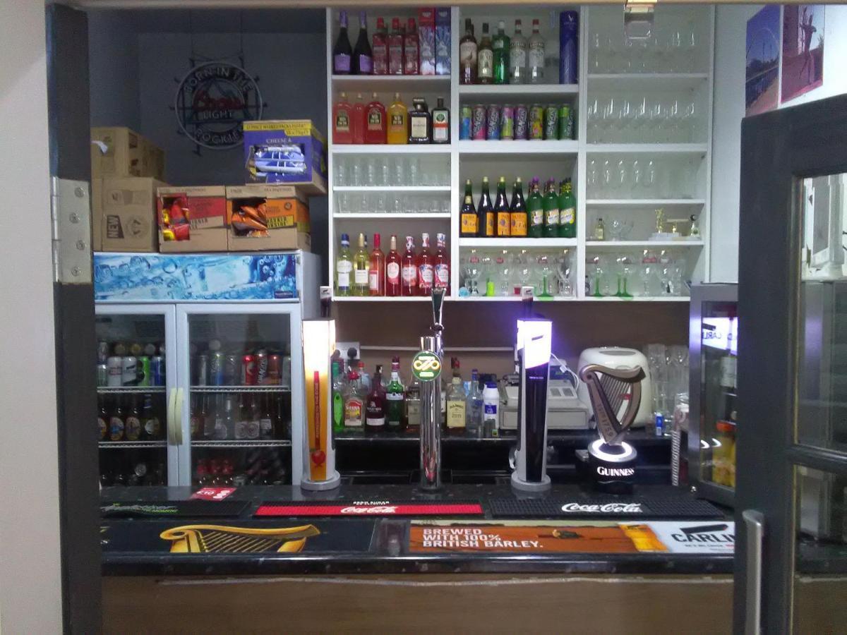 Newcastle West Hotel & Bar المظهر الخارجي الصورة