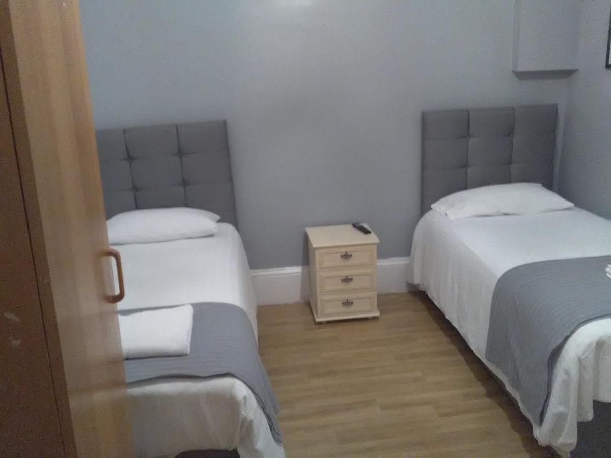 Newcastle West Hotel & Bar الغرفة الصورة